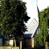 Kirken mellem to træer, 1999