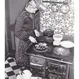 Sophie Berg i sit køkken - 1947 b