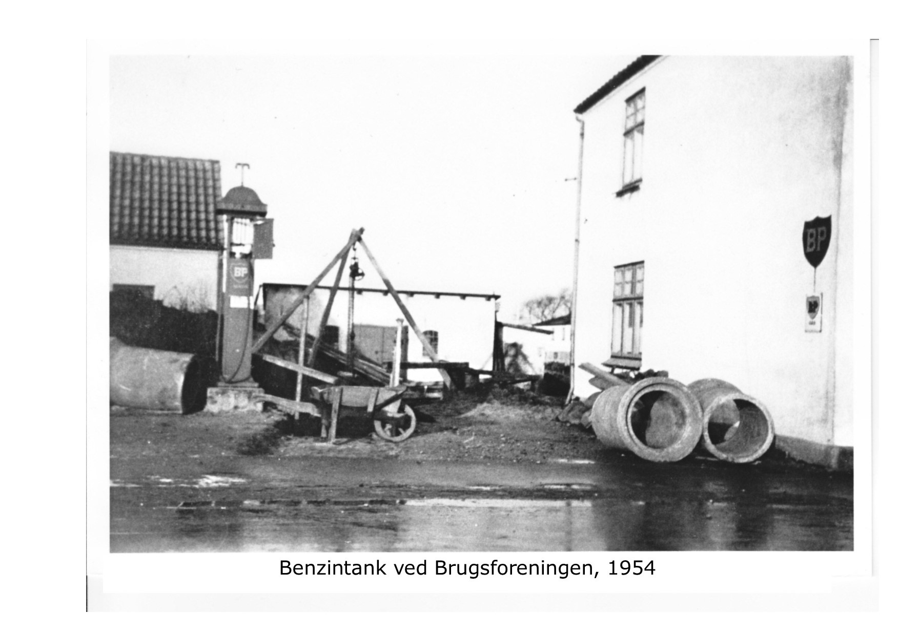 Benzintank ved Brugsen 1954 