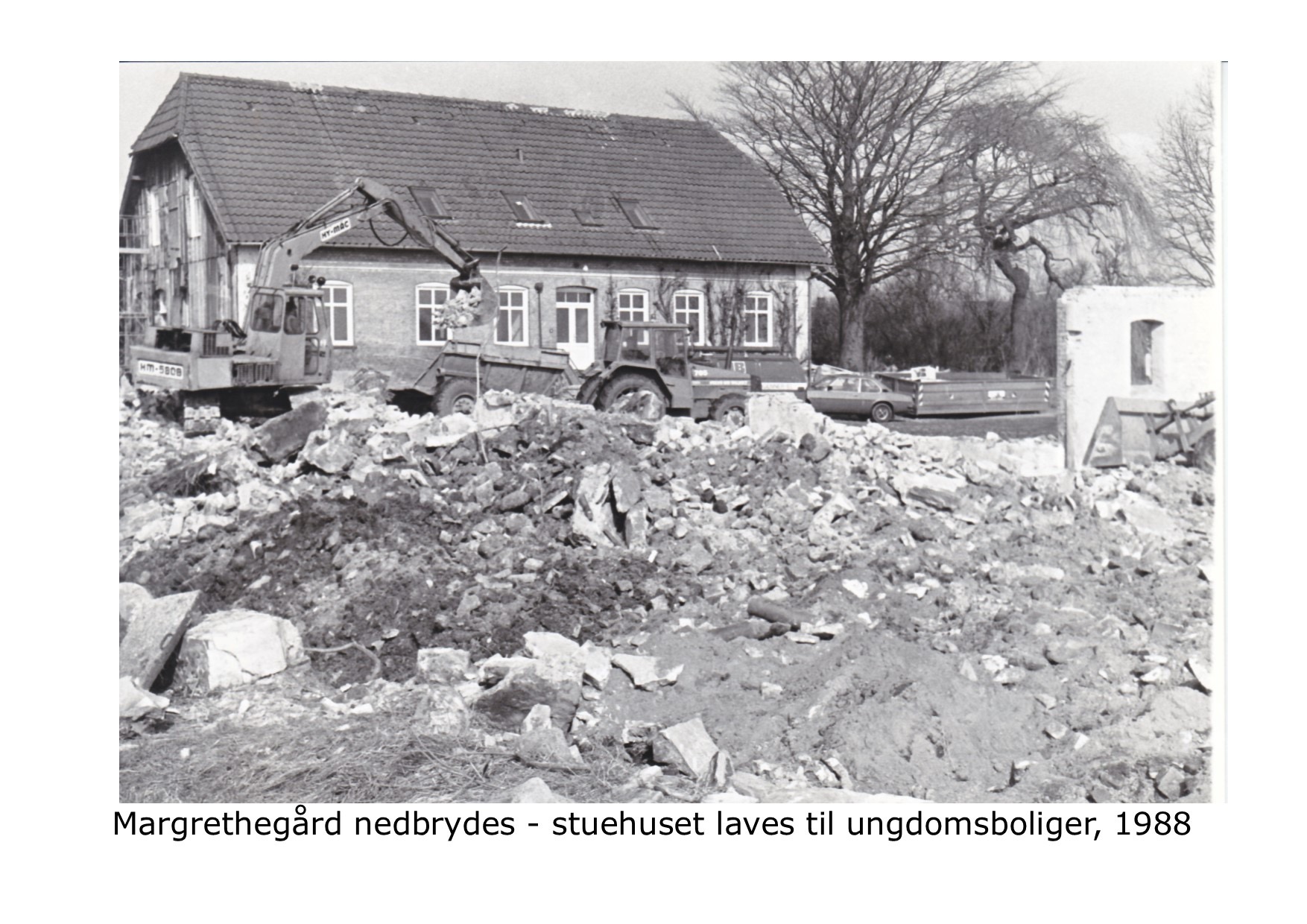 Margrethegård nebrydes stuehuset laves til ungdomsboliger - 1988 